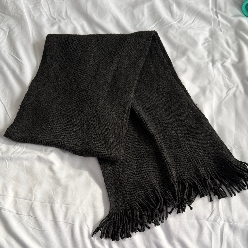 Altare Grey Knit Scarf with Fringe